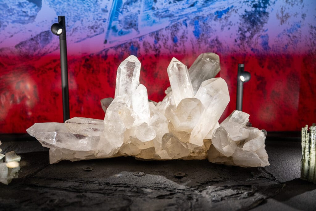 Die immersive Dauerausstellung kriSTALL Guttannen rund um die legendäre Bergkristall-Sammlung Rufibach präsentiert einen Kristallschatz, der weltweit einzigartig ist.